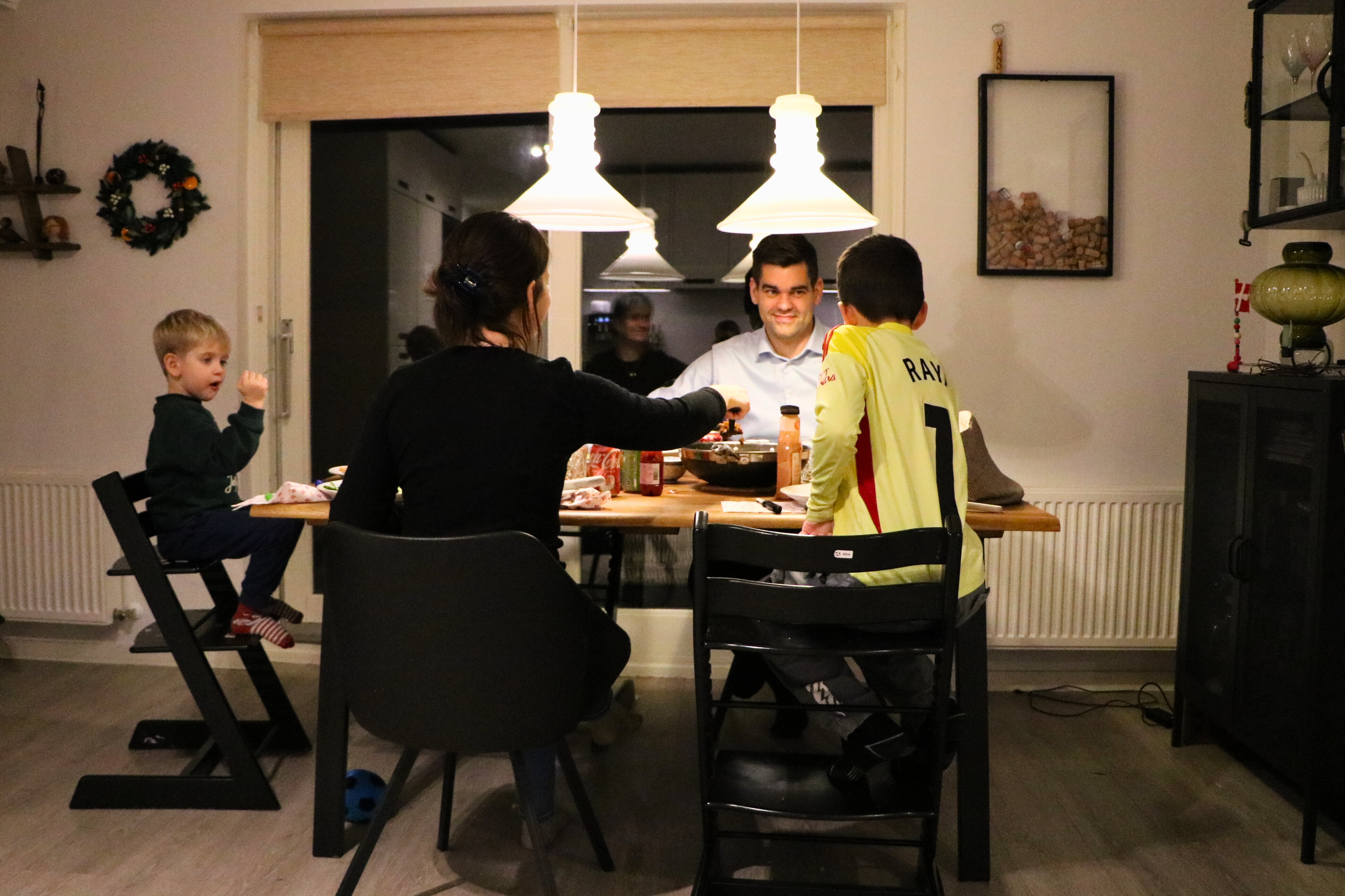 Frederik med familie til middag